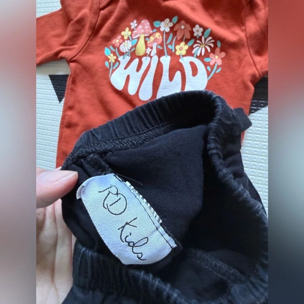 Old Navy|Baby girl BOHO set,groovy Wild bodysuit & Black Ruffle flare Pants•••